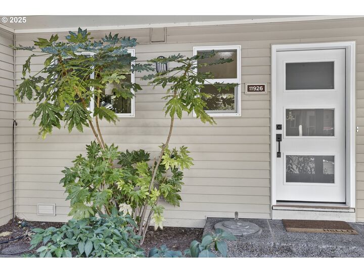 Property Photo:  11926 N Jantzen Beach Ave 2  OR 97217 