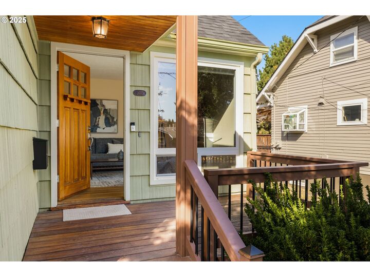 Property Photo: 2015 SE Spokane St OR 97202