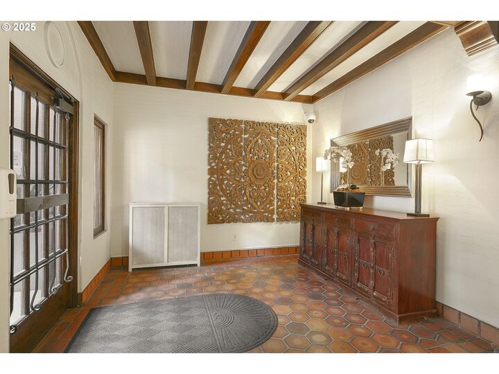 Property Photo: 709 SW 16th Ave 203 OR 97205