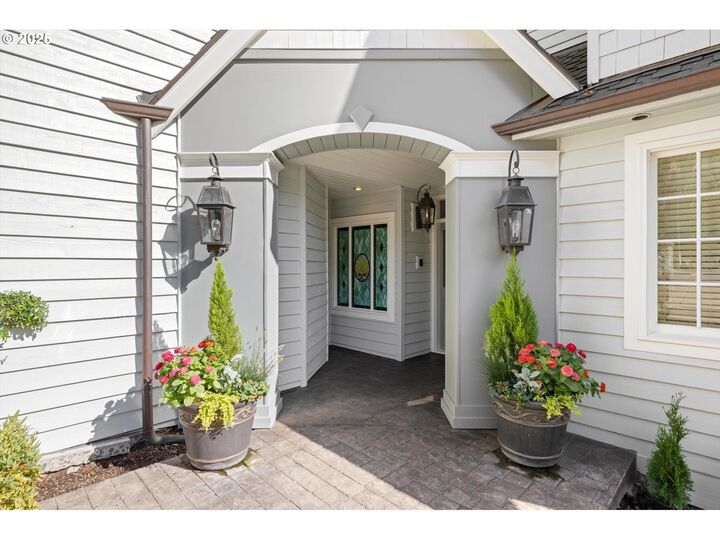 Property Photo: 4368 Lakeview Blvd OR 97035