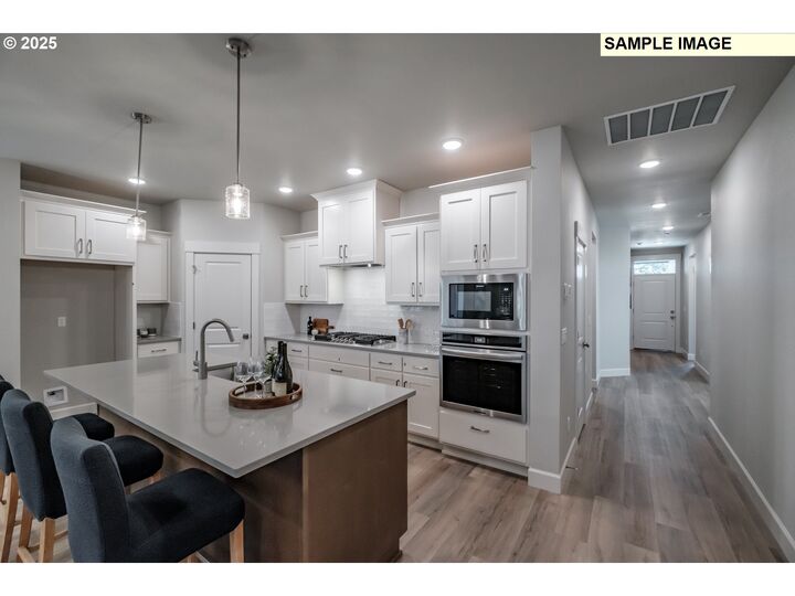 Property Photo:  16485 SW Cambridge Ln  OR 97224 