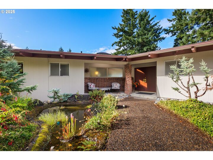Property Photo:  6825 SE Pine Ct  OR 97215 