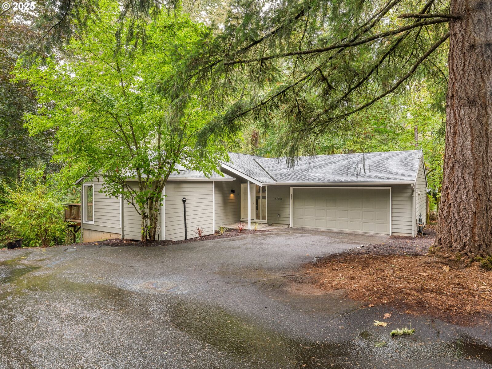 Property Photo:  9723 SW Quail Post Rd  OR 97219 