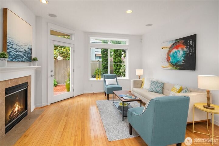 Property Photo:  213  18th Avenue E A  WA 98122 