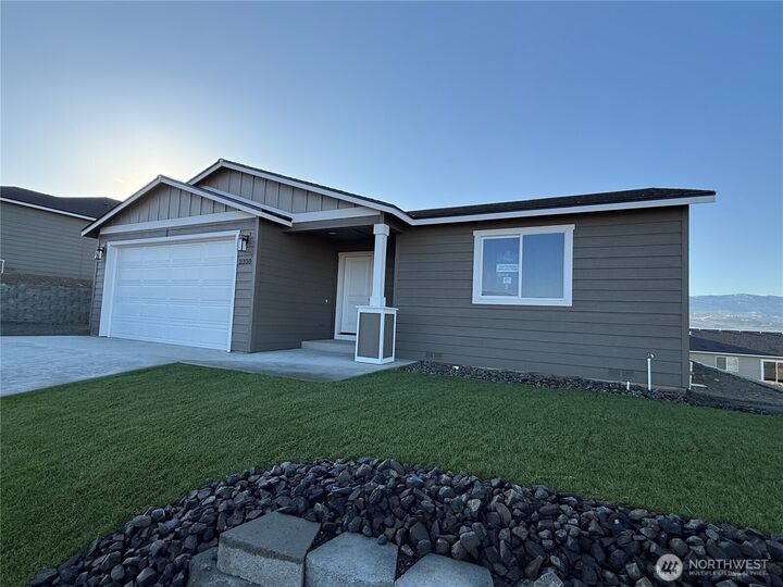 Property Photo:  2350  2nd Street SE  WA 98802 