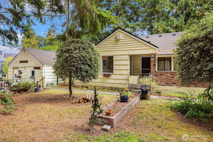 15010  Ashworth Avenue N  Shoreline WA 98133 photo