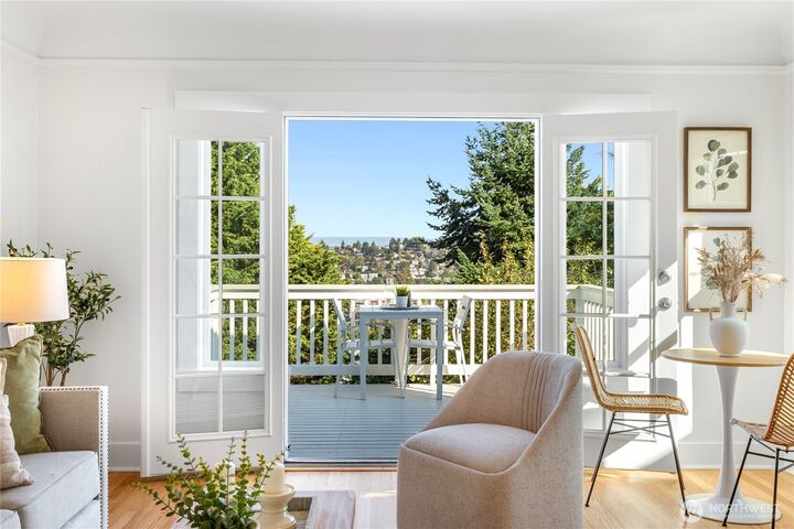 3028  26th Avenue W  Seattle WA 98199 photo