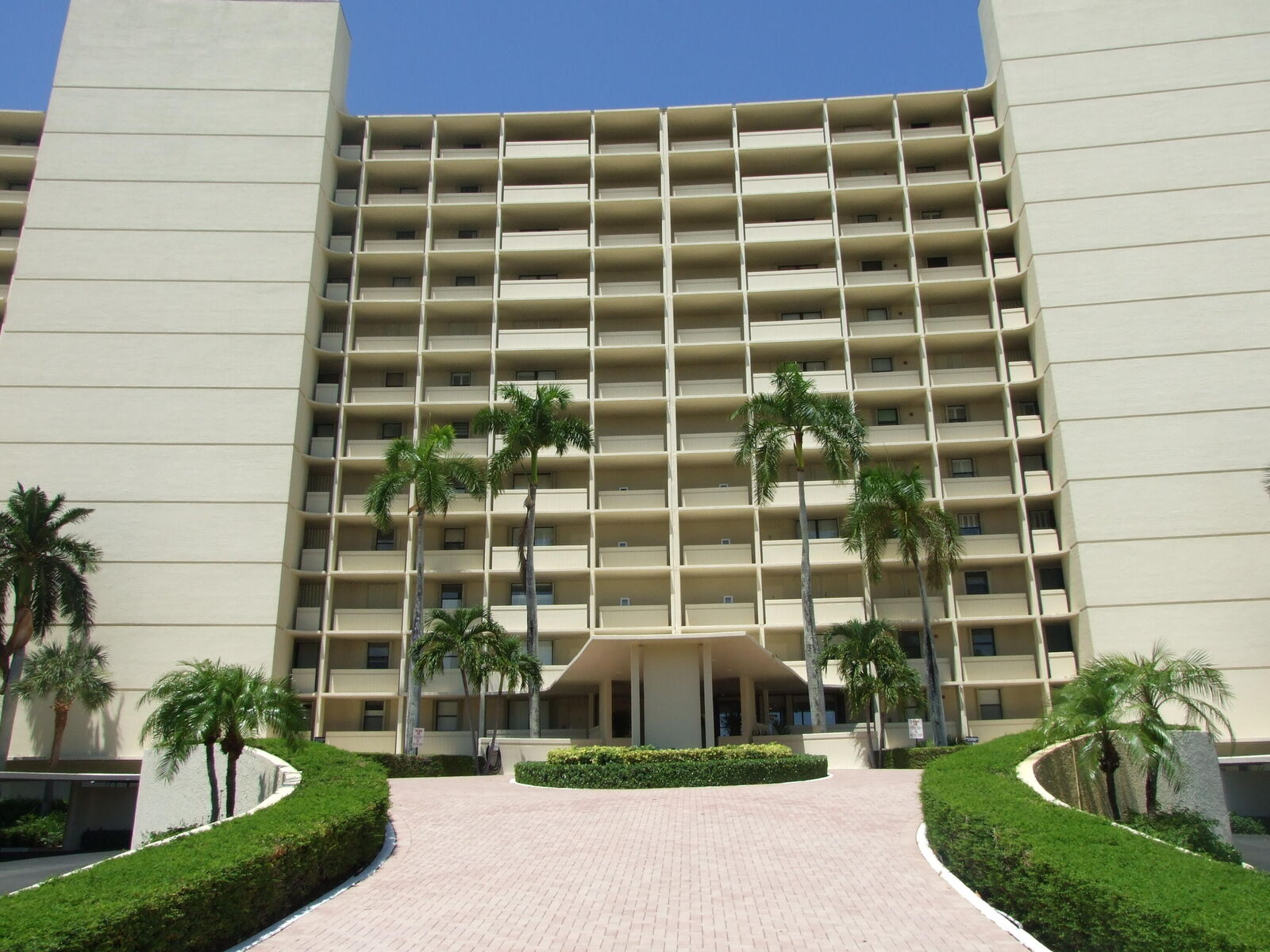 Property Photo: 130 Lakeshore Drive 522 FL 33408