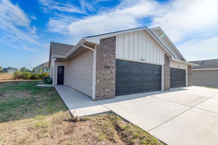 Property Photo: 2933 S Maize Ct KS 67215
