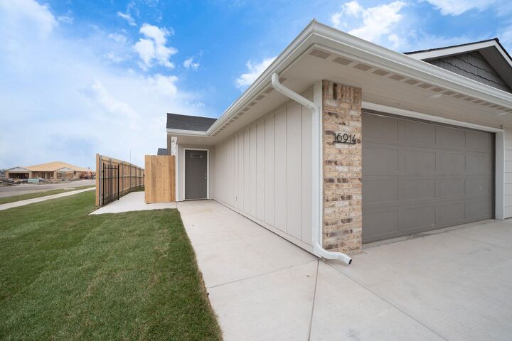Property Photo:  16912 W Lawson St  KS 67052 