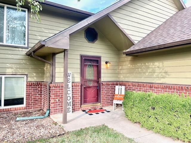 Property Photo: 9702 W Greenspoint St KS 67205