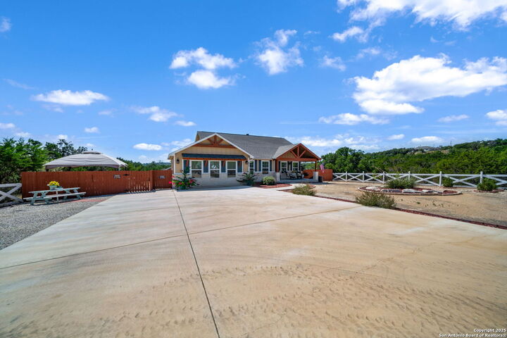 Property Photo:  423 Prairie Tea Lane  TX 78133 