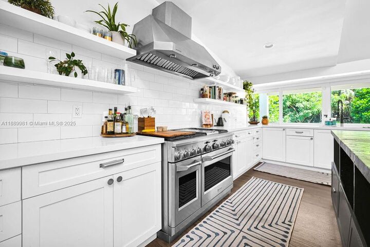 Property Photo: 7761 SW 170th St FL 33157