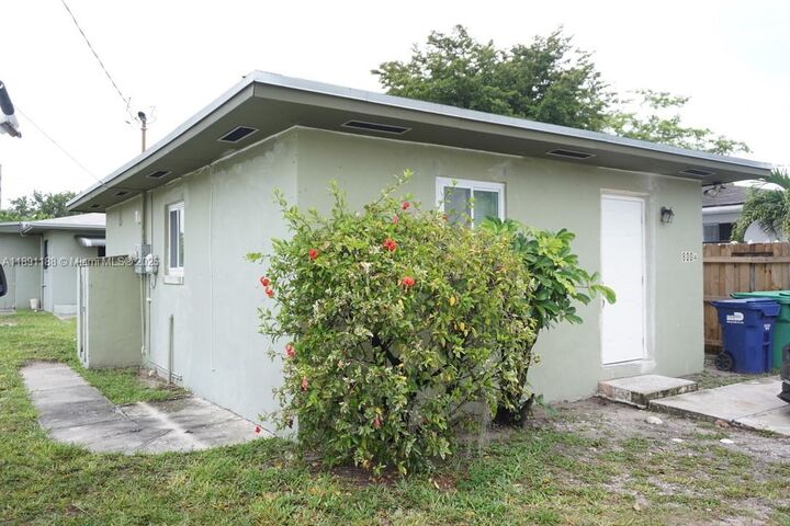 Property Photo:  800 NW 96th St E  FL 33150 