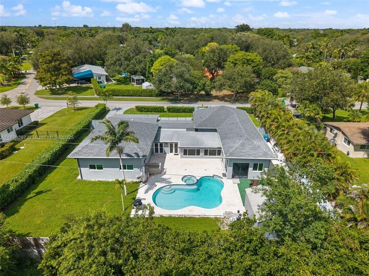 Property Photo: 11811 SW 82 Rd FL 33156
