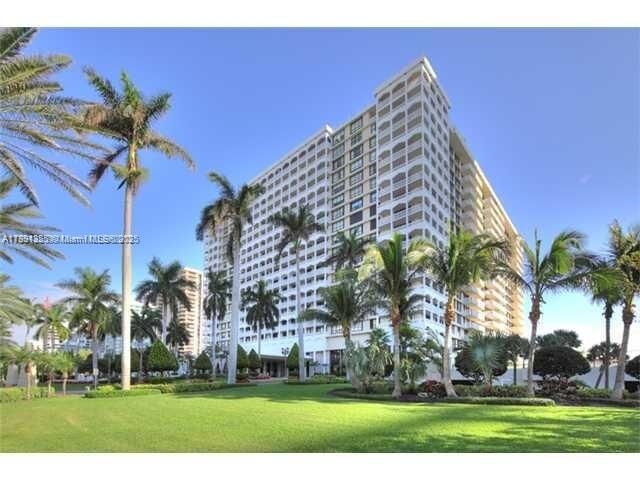 Property Photo:  9801 Collins Ave 11-O  FL 33154 