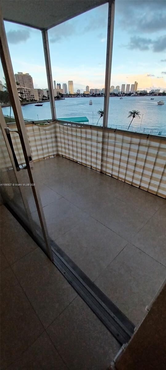 Property Photo: 2910 Point East Dr M314 FL 33160