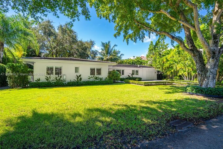 Property Photo: 90 S Prospect Dr FL 33133