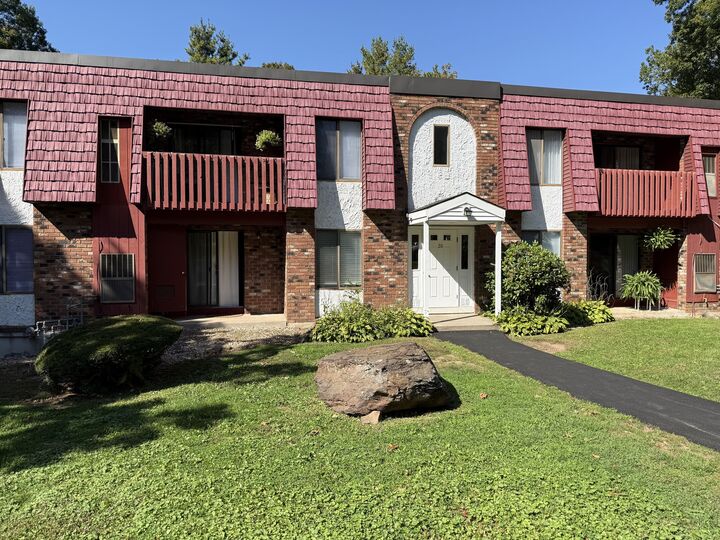 20 Woodsedge Drive Apt 4B  Newington CT 06111 photo