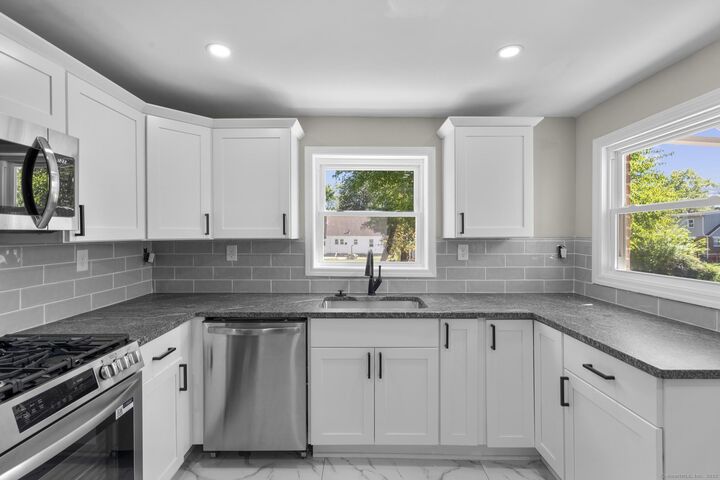 Property Photo: 16 Cambridge Street CT 06120