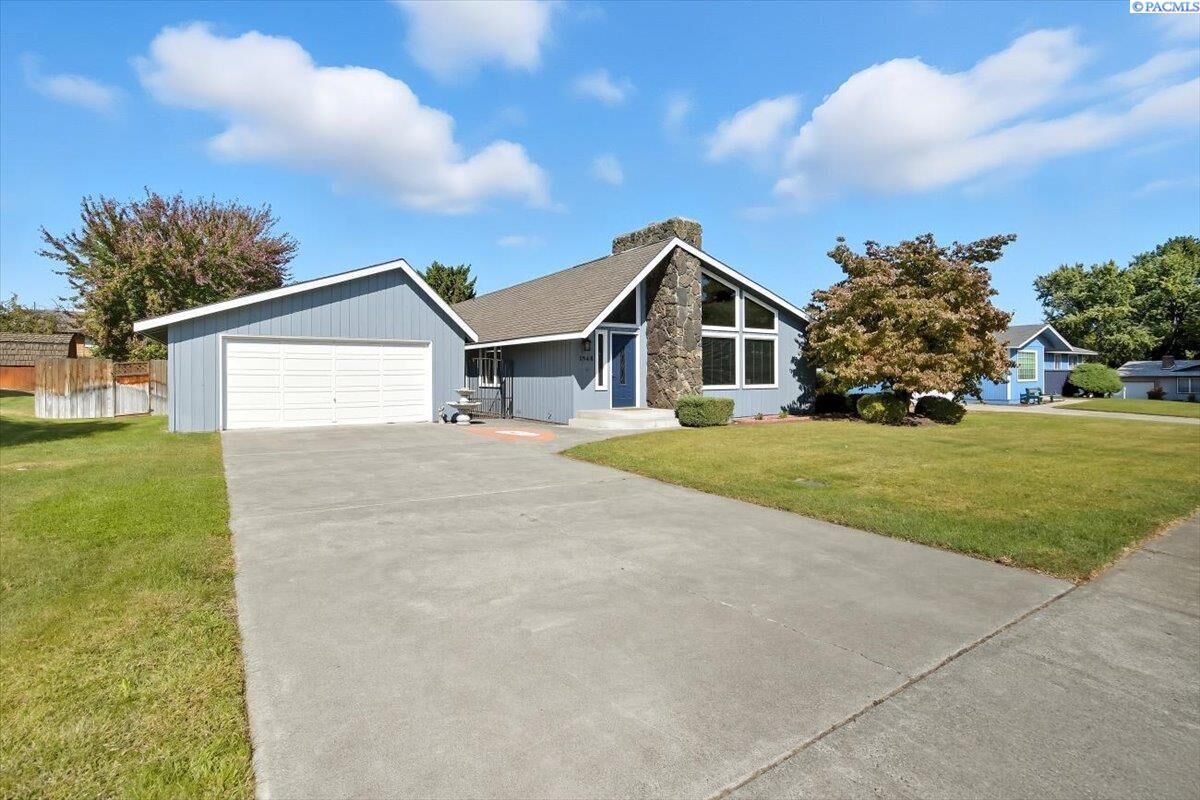 Property Photo: 1948 Cypress Pl. WA 99354