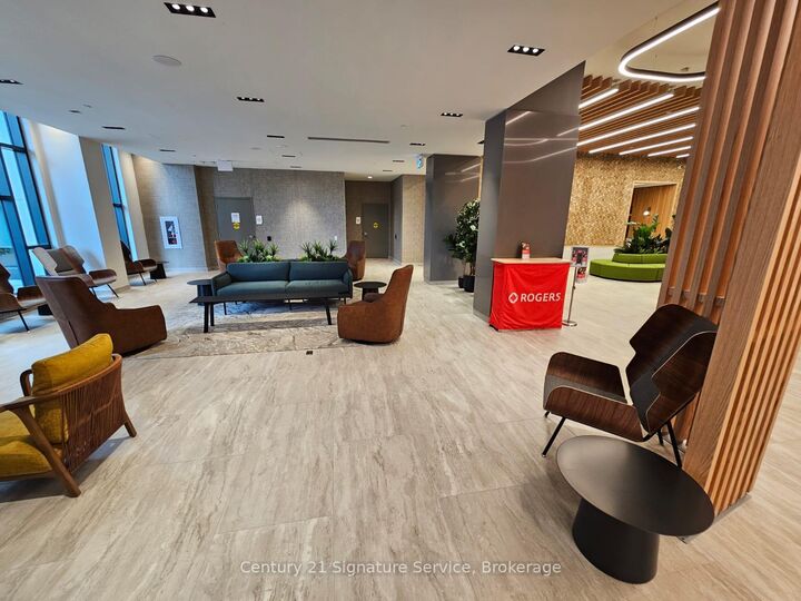 Property Photo: 2485 Eglinton Avenue W 504 ON L5M 2T1