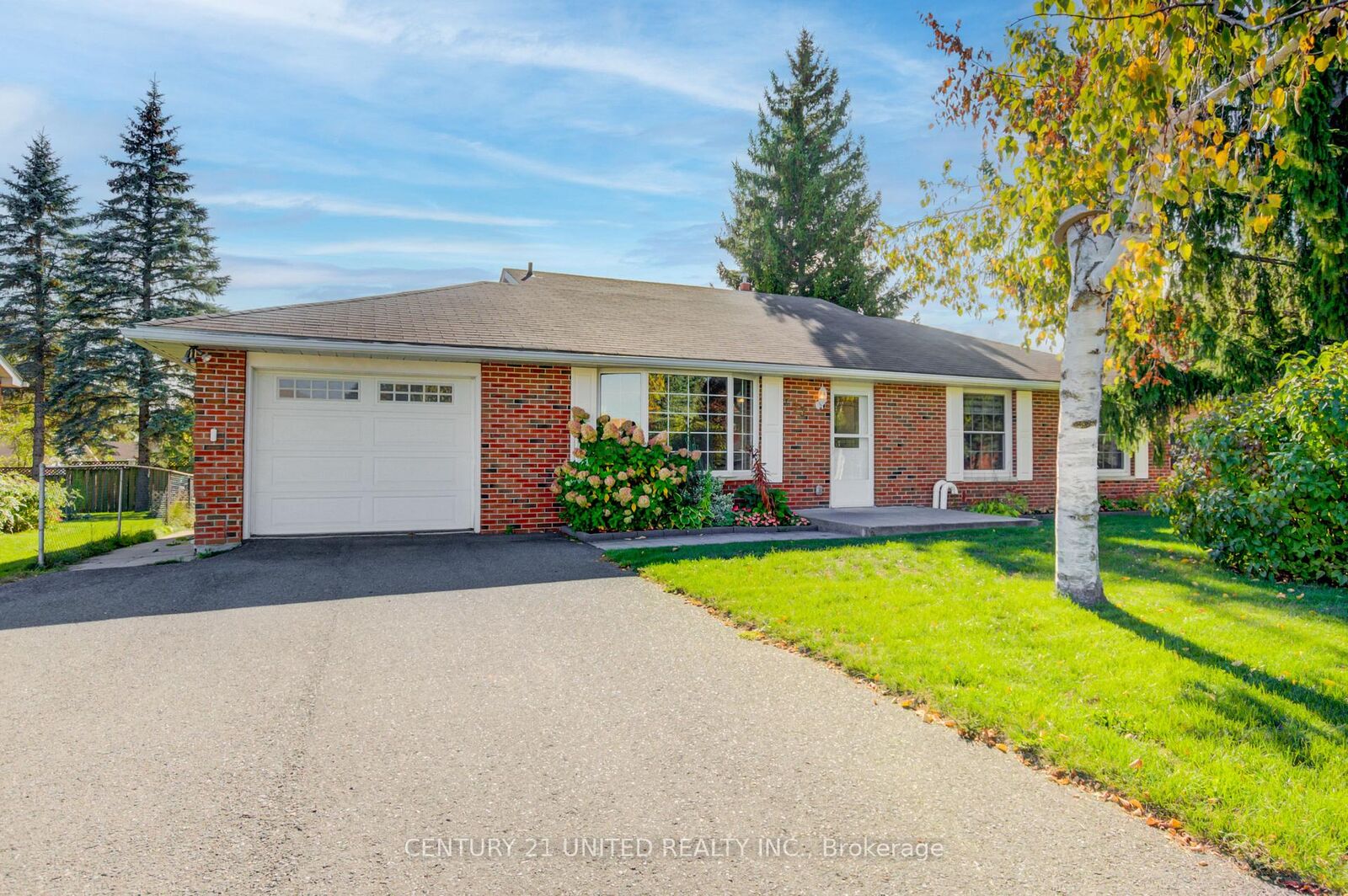 Property Photo:  233 Market Street  ON K0L 1L0 