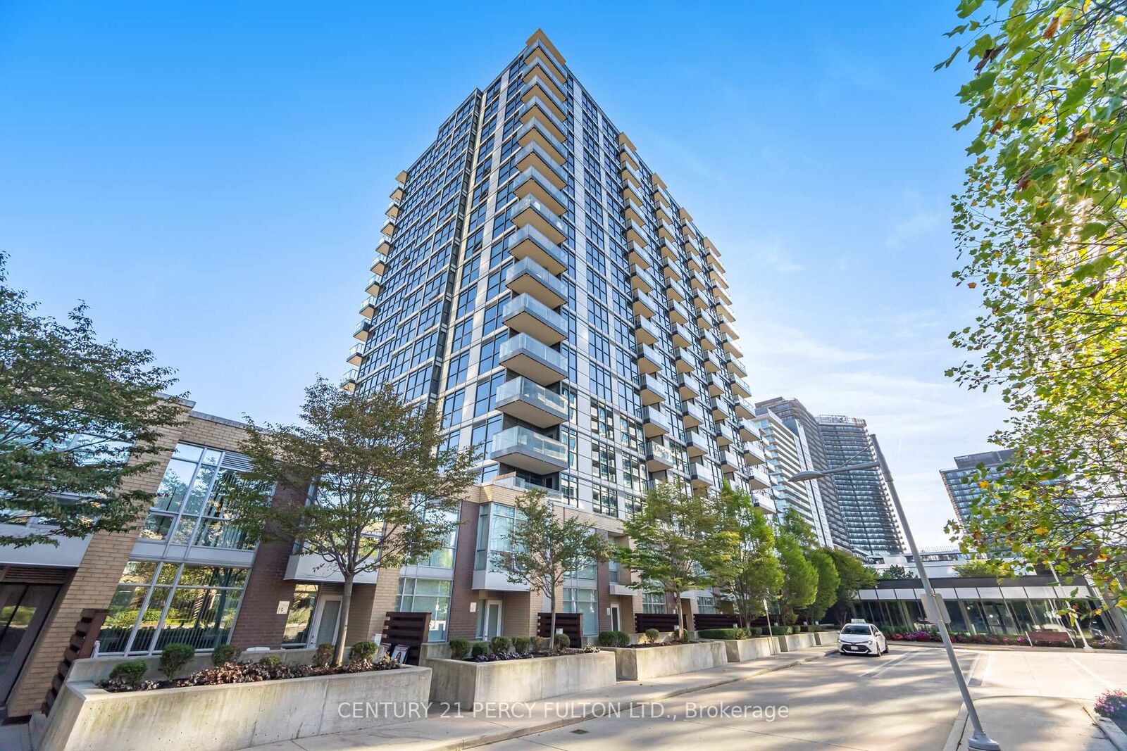 Photo de la propriété: 19 Singer Court 1518 ON M2K 0B2
