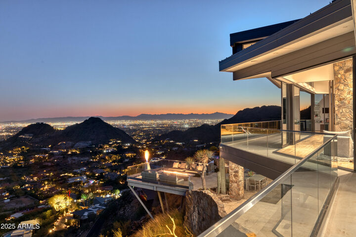 Property Photo: 7701 N Silvercrest Way AZ 85253