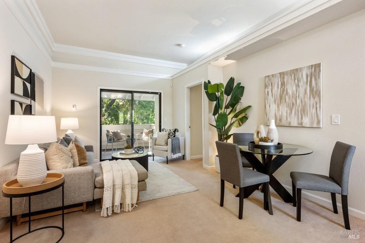 Property Photo: 32 Picadilly Court CA 94903