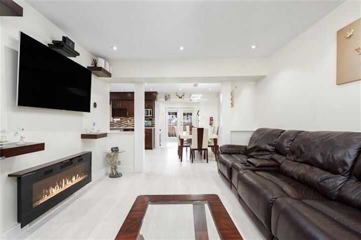 9068 146A Street  Surrey BC V3R 6X7 photo