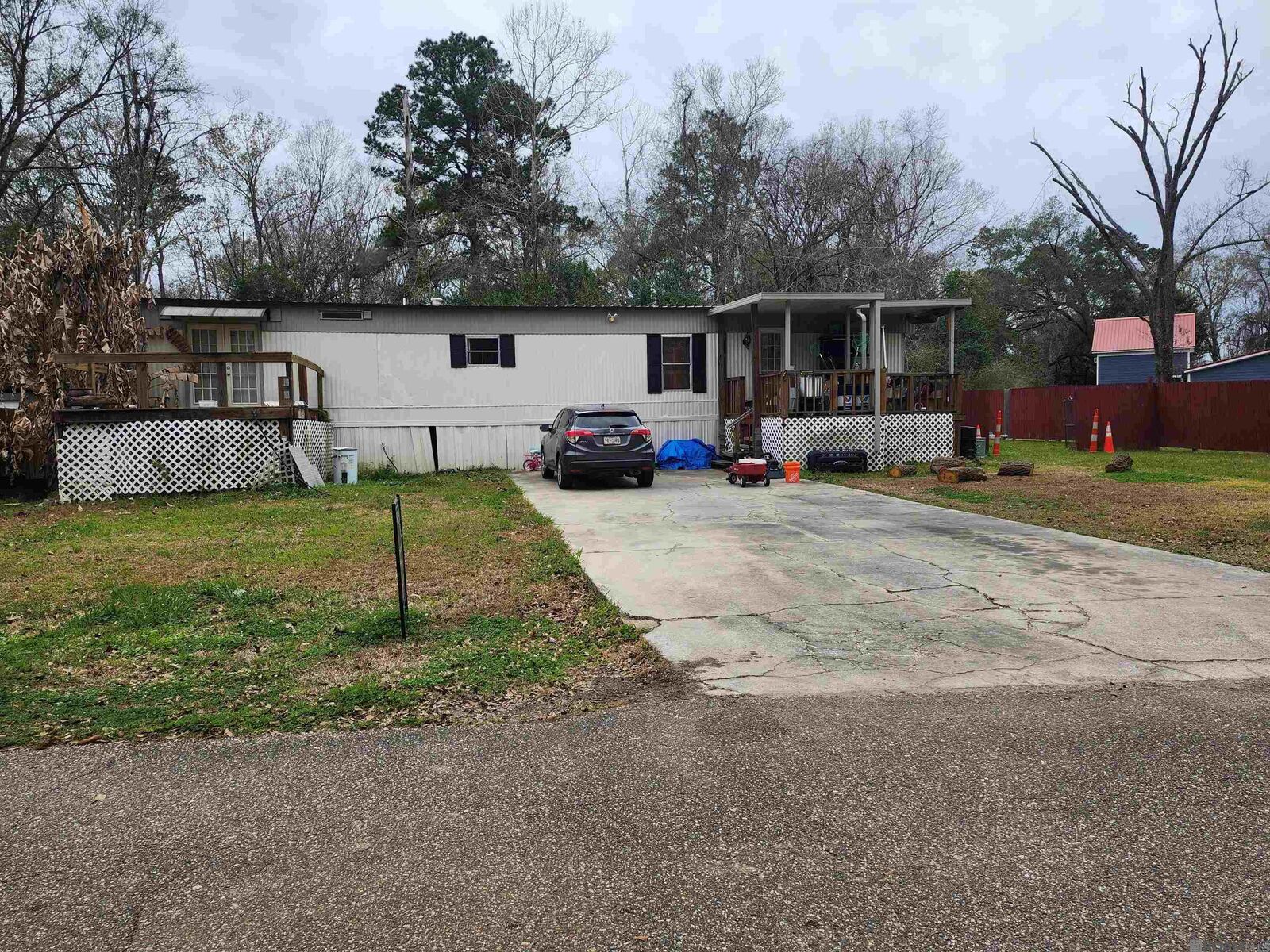 Property Photo: 18705 Ducros Rd LA 70769