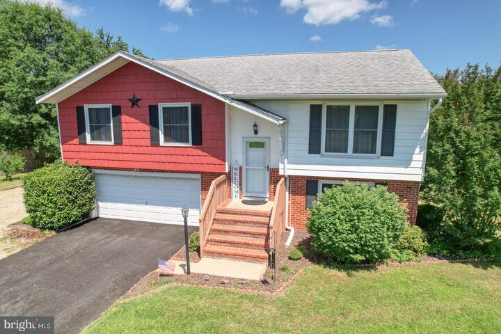 Property Photo: 587 Thistlewood Road DE 19954