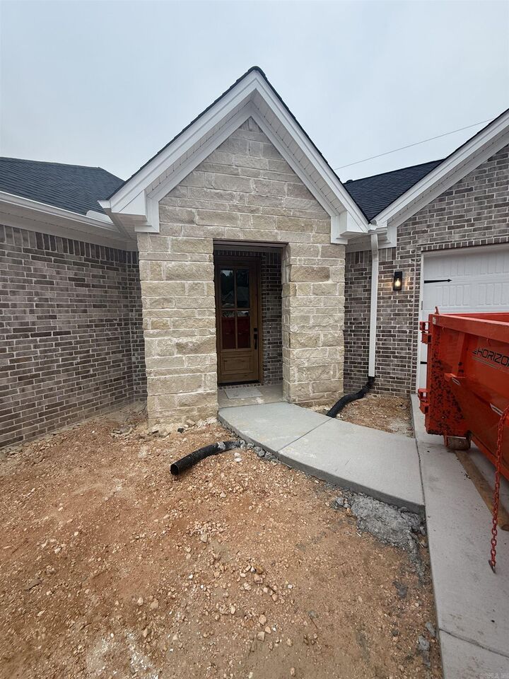 Property Photo:  1600 Canyon Maple Cove  AR 72019