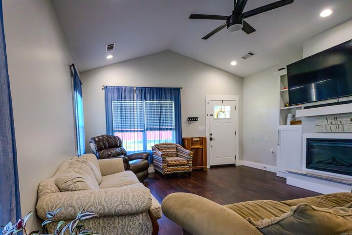 Property Photo:  326 Dixon Street  AR 72442