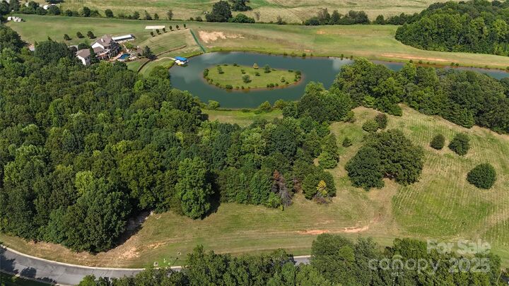 Property Photo: 4604 Mirror Lake Drive NC 28609