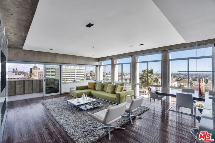 Property Photo: 7135 Hollywood Blvd CA 90046