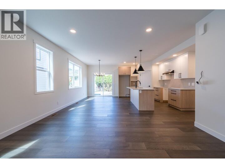 Photo de la propriété:  723 Lyne Road  BC V2B 6Z7 