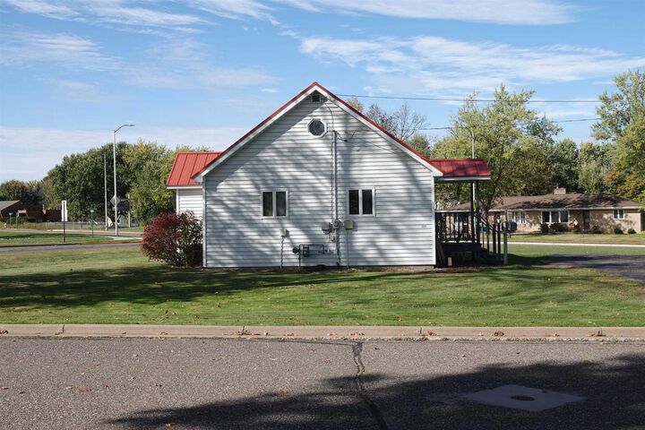 Property Photo: 526 Broadway Place WI 54451