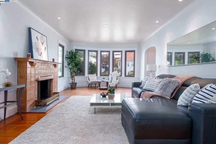 Property Photo:  345 Moncada Way  CA 94127 