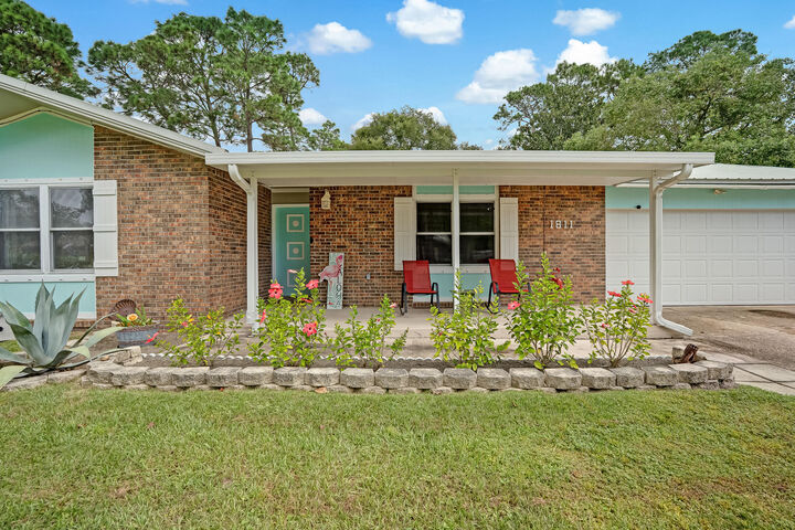Property Photo: 1811 Rattan Palm Drive FL 32578