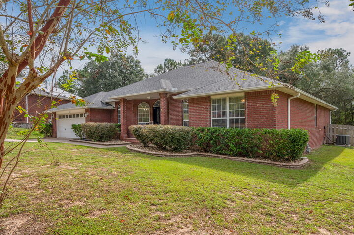 Property Photo: 530 Vulpes Sanctuary Loop FL 32536