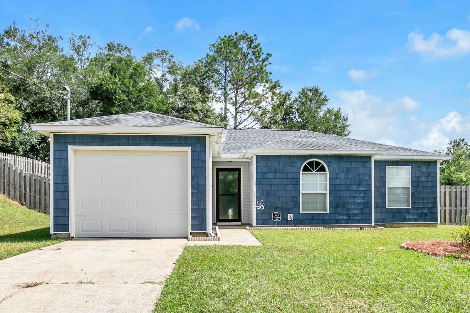 Property Photo:  4877 Kensington Lane  FL 32539 