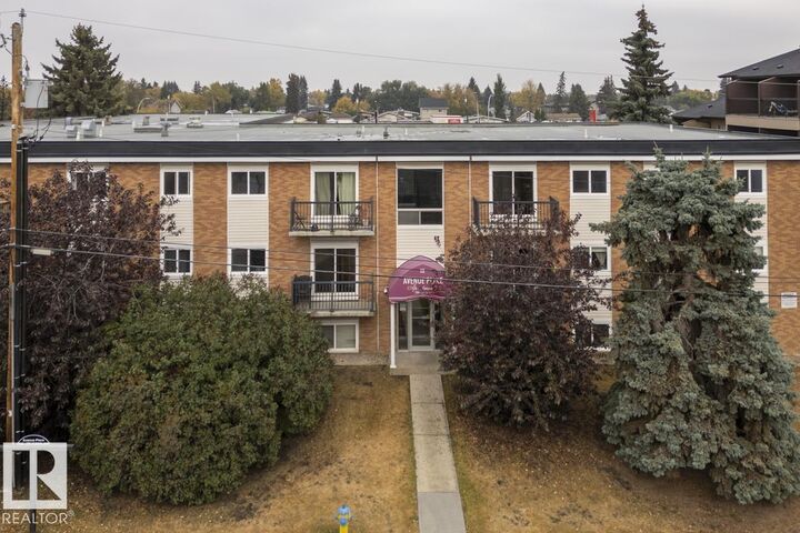 Property Photo: 7204 81 Avenue NW 301 AB T6B 0E2