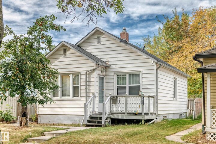 12120 64 Street NW  Edmonton AB T5W 4J5 photo