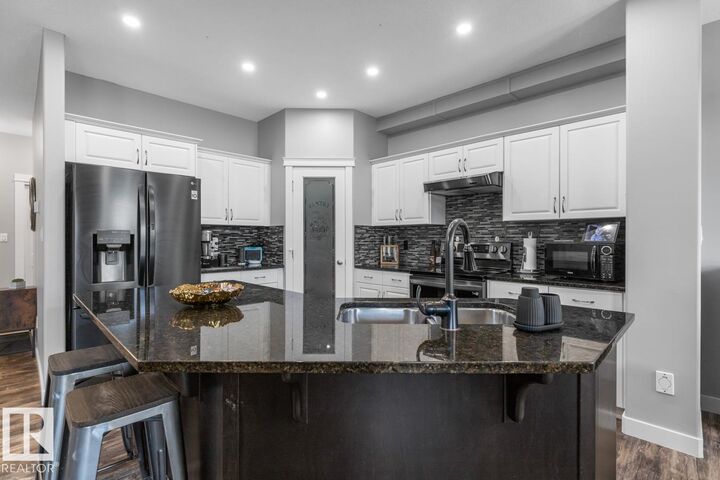 Property Photo: 612 Suncrest Way AB T8H 0G7