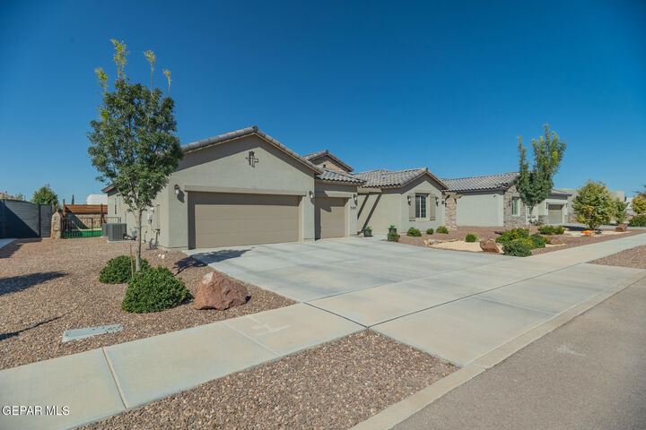 Property Photo: 5885 Valle De Paz Avenue TX 79932