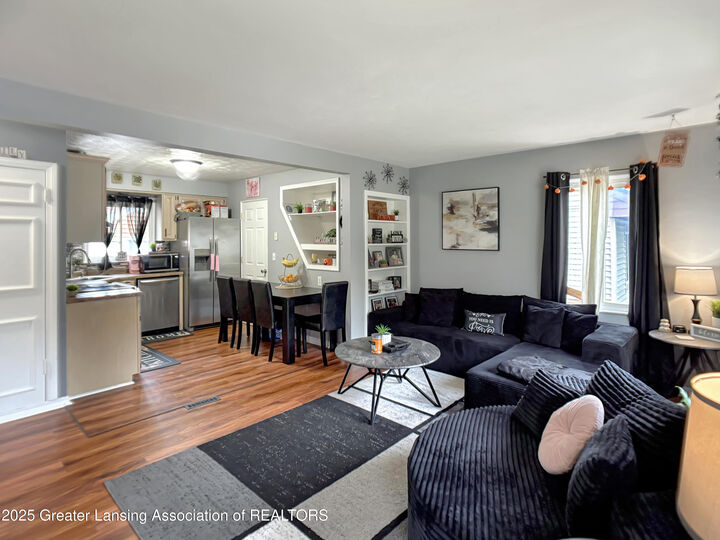 Property Photo: 701 E Willard Avenue MI 48910