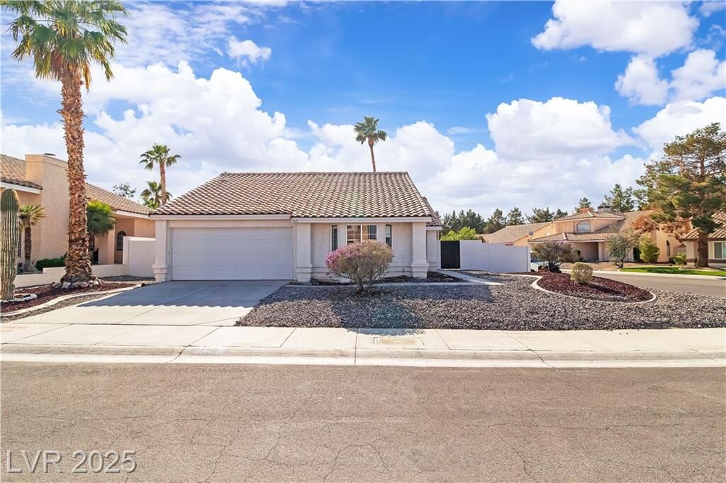 Property Photo: 765 Butternut Court NV 89014