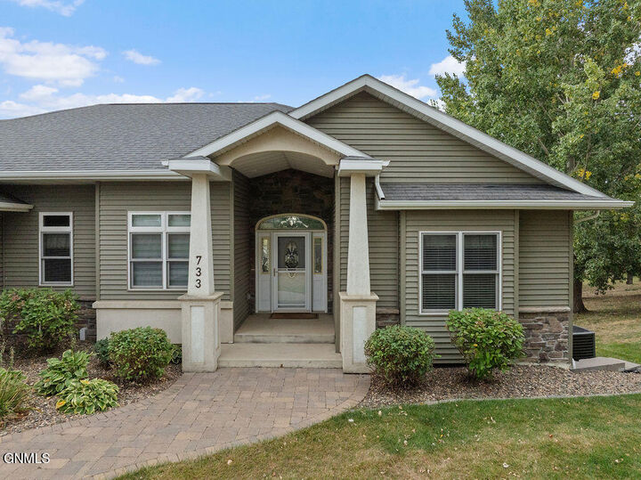 Property Photo:  733 2nd Avenue NE  ND 58854 